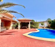 Вілла в Торрев’єсі 151 кв.м з приватним басейном та терасами