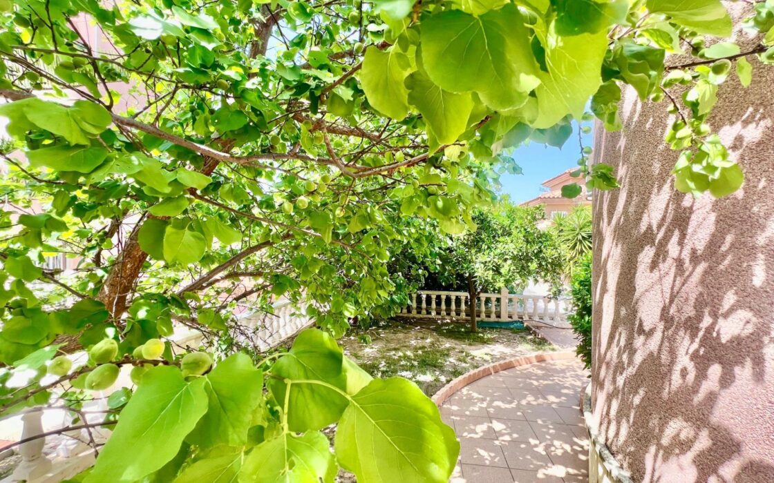 Вілла в Торрев’єсі 151 кв.м з приватним басейном та терасами