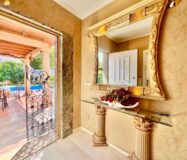 Вілла в Торрев’єсі 151 кв.м з приватним басейном та терасами