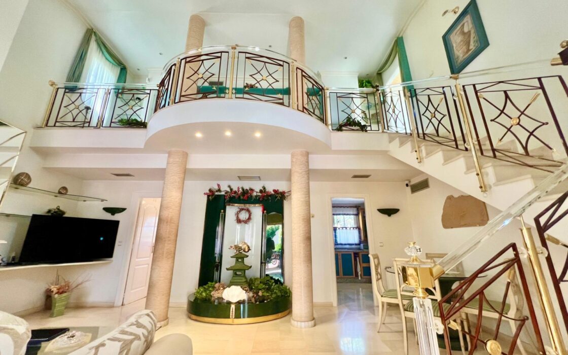 Вілла в Торрев’єсі 151 кв.м з приватним басейном та терасами