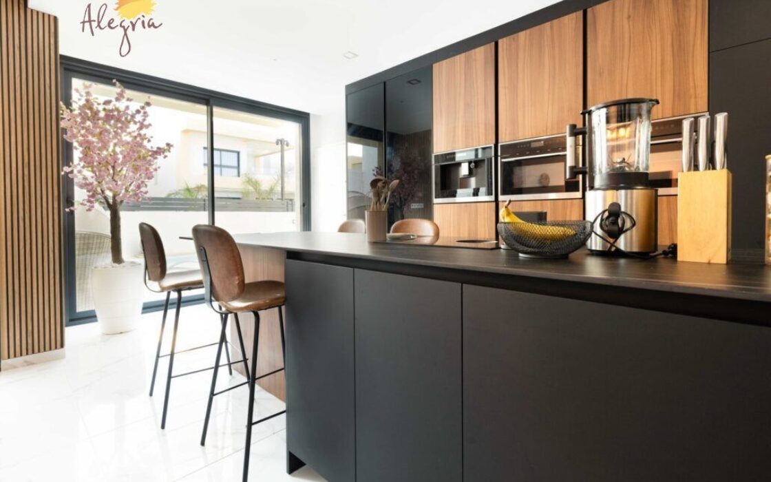 Современная вилла в Ла Эррада 138 кв.м с террасой у моря