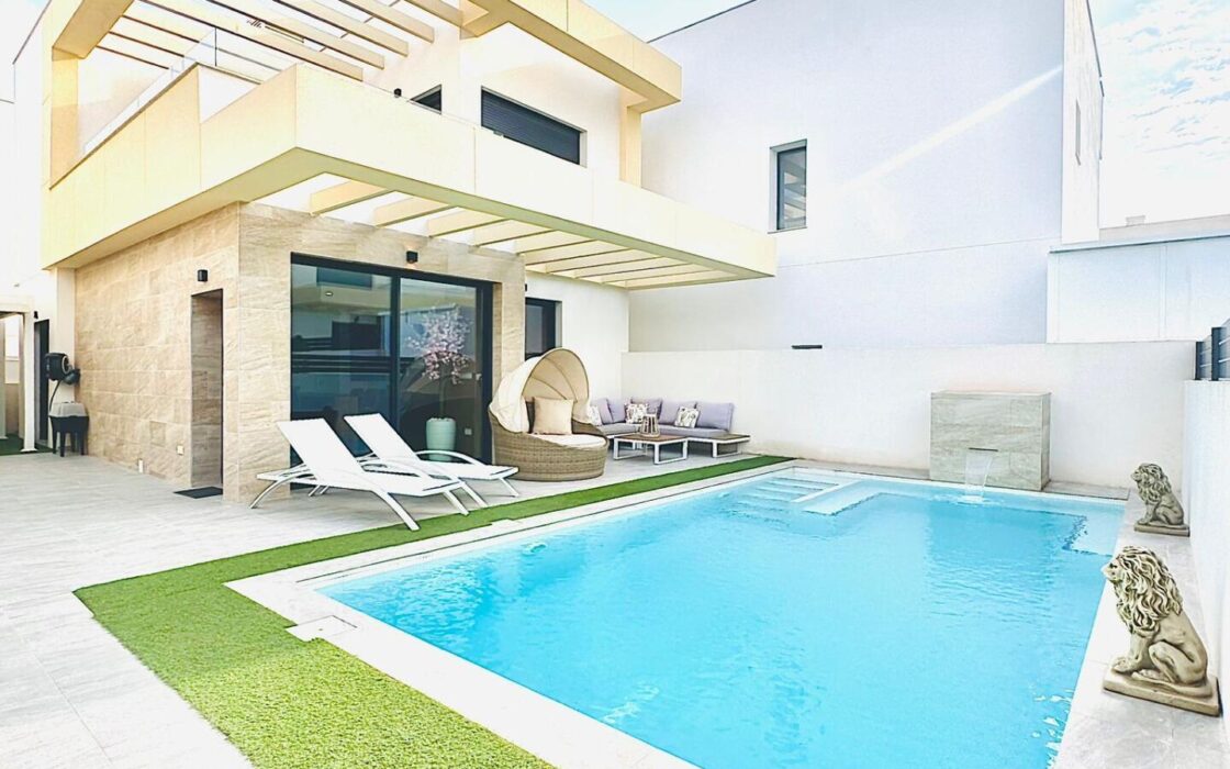 Современная вилла в Ла Эррада 138 кв.м с террасой у моря