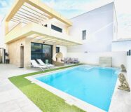 Современная вилла в Ла Эррада 138 кв.м с террасой у моря