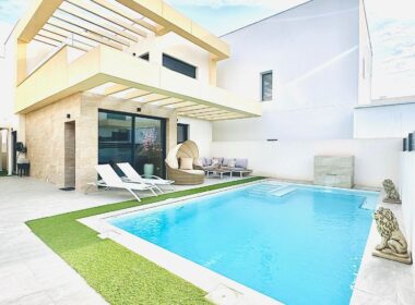 Современная вилла в Ла Эррада 138 кв.м с террасой у моря