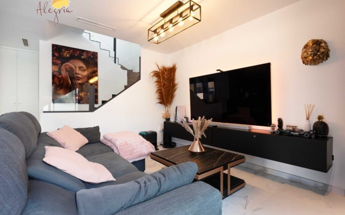 Современная вилла в Ла Эррада 138 кв.м с террасой у моря