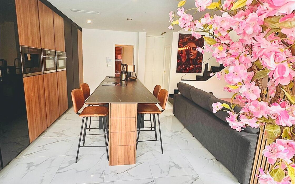 Современная вилла в Ла Эррада 138 кв.м с террасой у моря