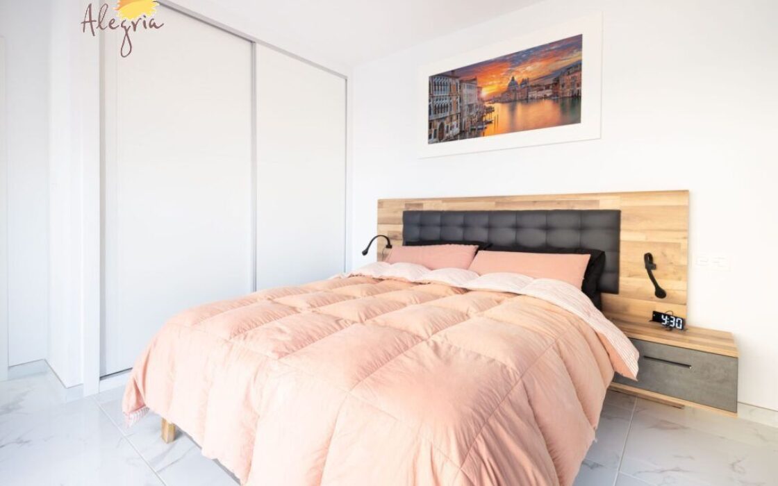 Современная вилла в Ла Эррада 138 кв.м с террасой у моря