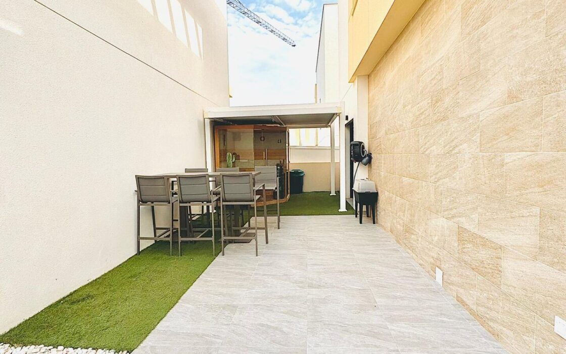 Современная вилла в Ла Эррада 138 кв.м с террасой у моря