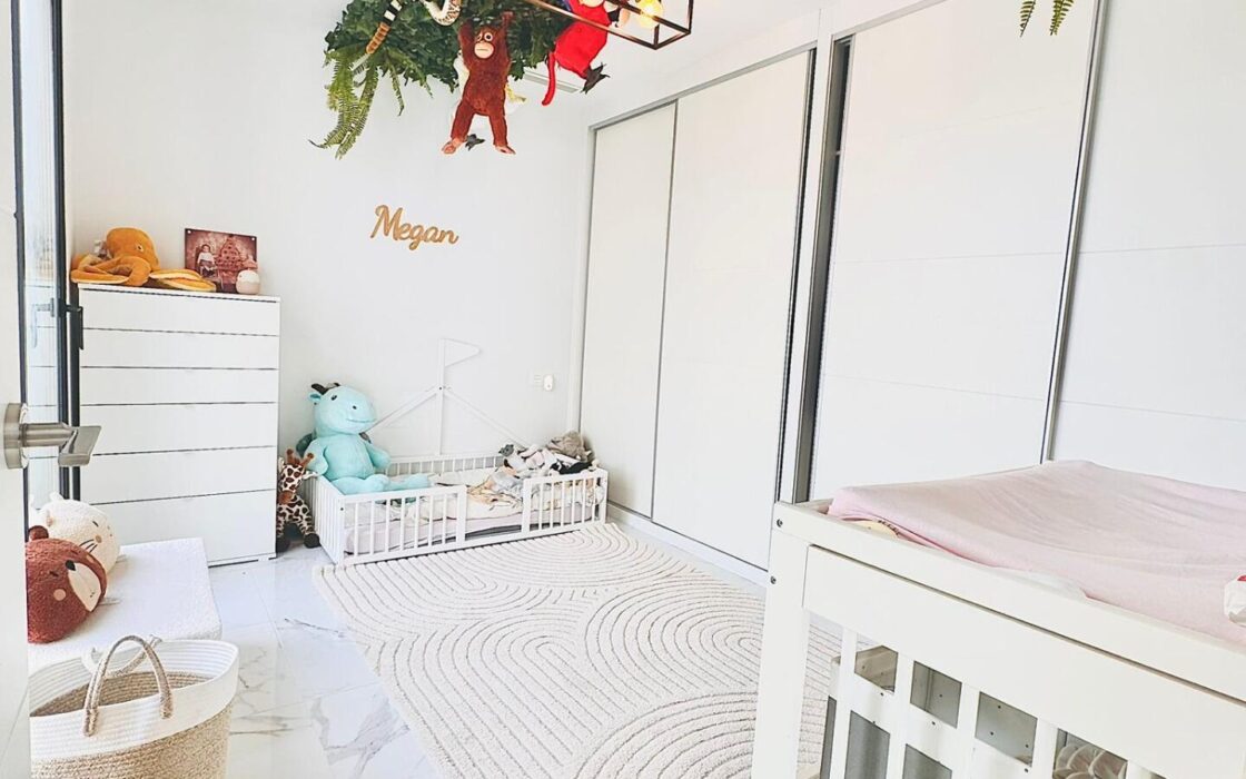 Современная вилла в Ла Эррада 138 кв.м с террасой у моря