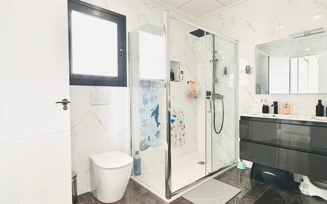 Современная вилла в Ла Эррада 138 кв.м с террасой у моря