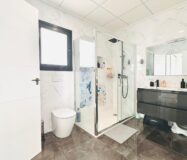 Современная вилла в Ла Эррада 138 кв.м с террасой у моря