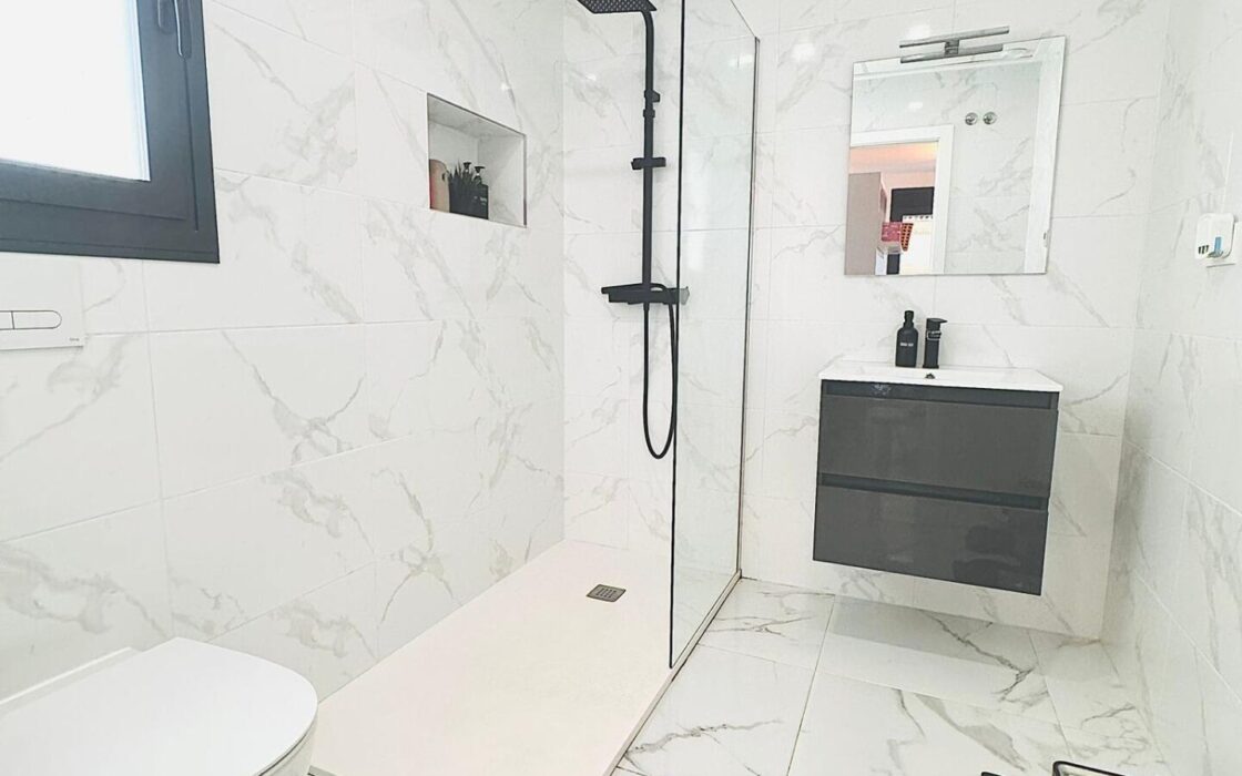 Современная вилла в Ла Эррада 138 кв.м с террасой у моря