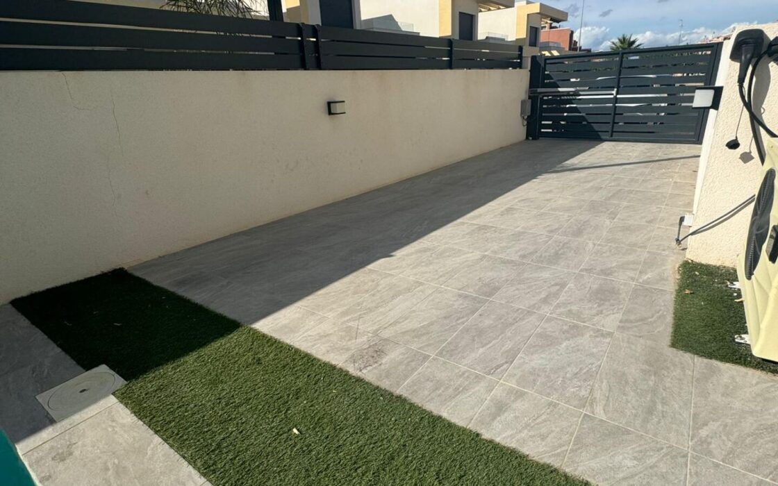 Современная вилла в Ла Эррада 138 кв.м с террасой у моря