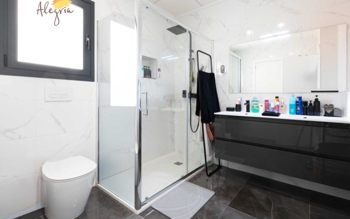 Современная вилла в Ла Эррада 138 кв.м с террасой у моря