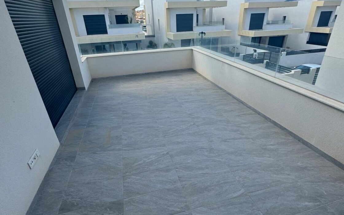 Современная вилла в Ла Эррада 138 кв.м с террасой у моря