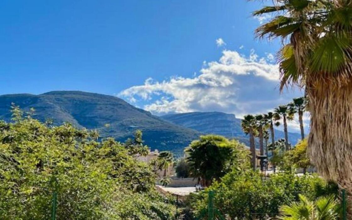 Новий житловий комплекс з терасою в долині Халон 84 кв.м