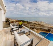 Вилла 210 кв.м с террасой и видом на море в Торревьехе