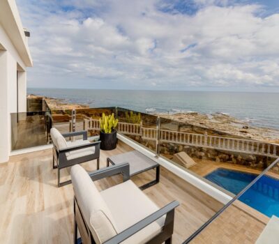 Вілла 210 кв.м з терасою та видом на море в Торрев’єсі