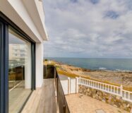 Вилла 210 кв.м с террасой и видом на море в Торревьехе