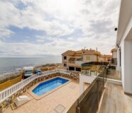 Вилла 210 кв.м с террасой и видом на море в Торревьехе