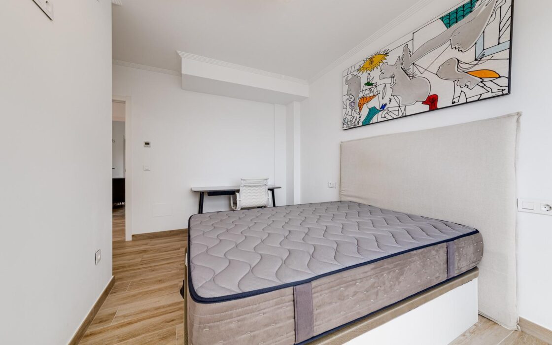 Вилла 210 кв.м с террасой и видом на море в Торревьехе