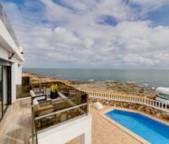 Вилла 210 кв.м с террасой и видом на море в Торревьехе