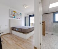 Вилла 210 кв.м с террасой и видом на море в Торревьехе