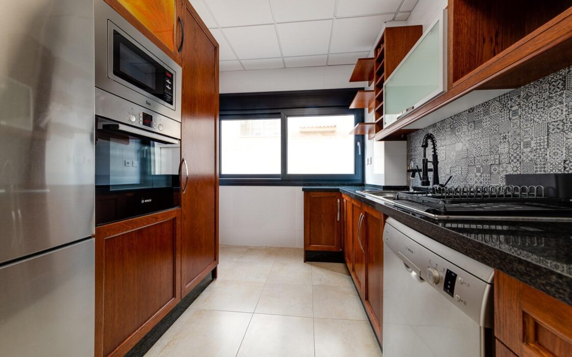 Вилла 210 кв.м с террасой и видом на море в Торревьехе