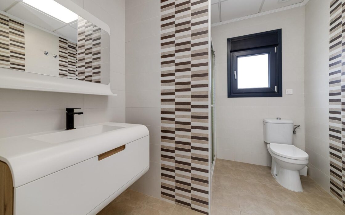 Вилла 210 кв.м с террасой и видом на море в Торревьехе