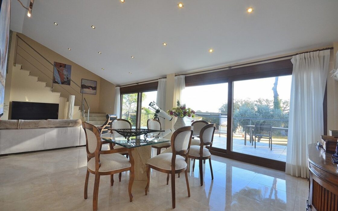 Будинок в Альбасете 350 кв.м з приватним басейном та терасою