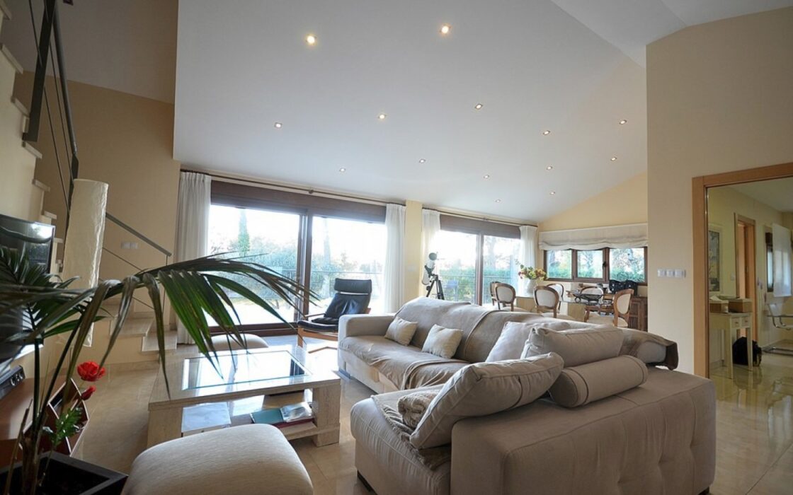 Будинок в Альбасете 350 кв.м з приватним басейном та терасою