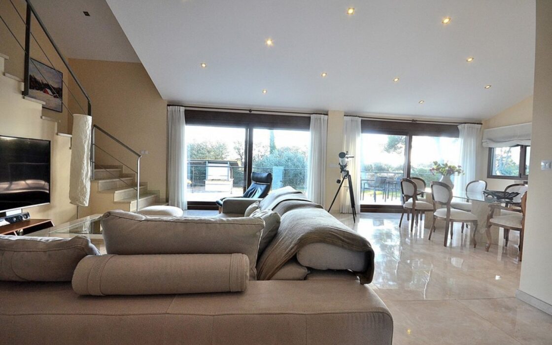 Будинок в Альбасете 350 кв.м з приватним басейном та терасою