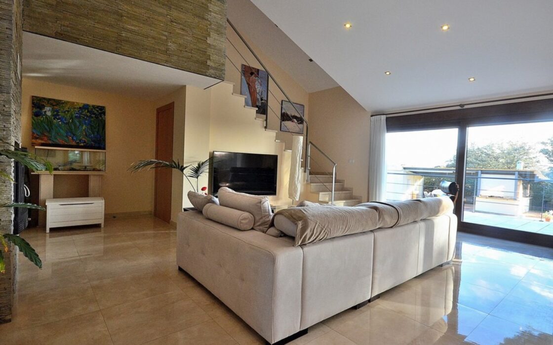 Будинок в Альбасете 350 кв.м з приватним басейном та терасою