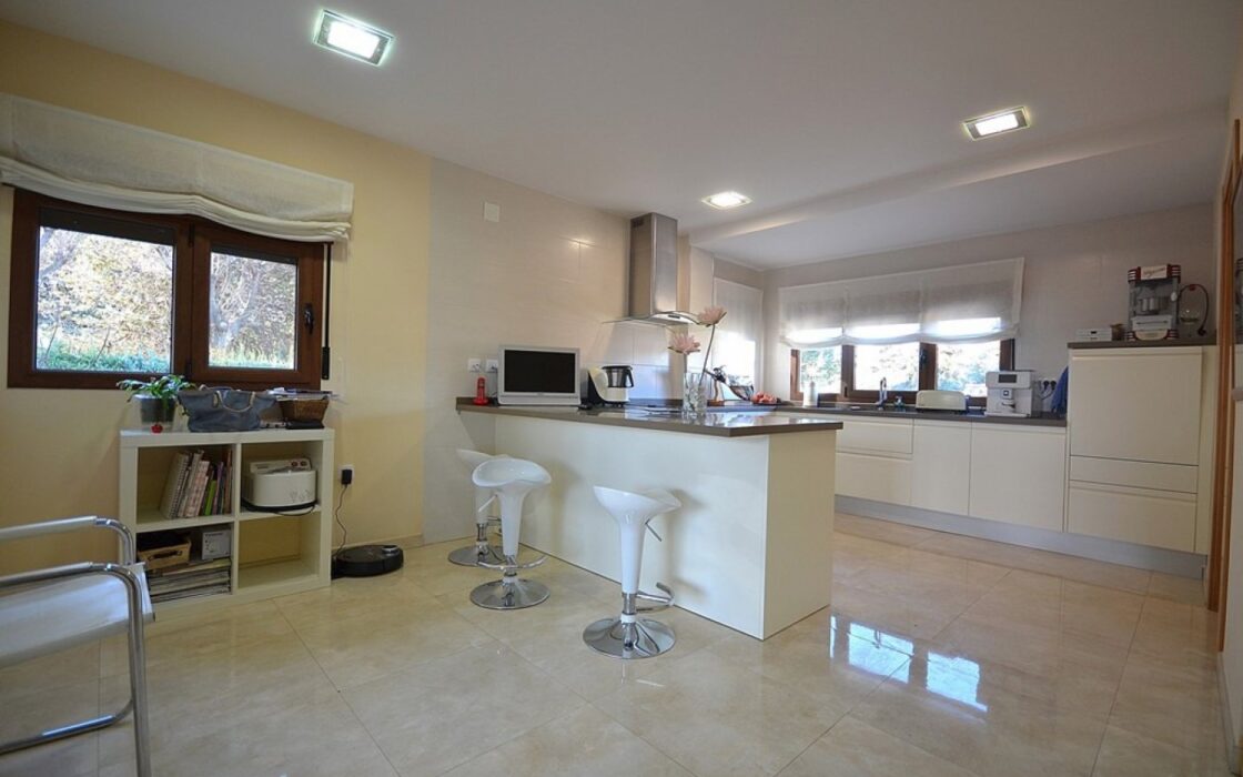 Будинок в Альбасете 350 кв.м з приватним басейном та терасою