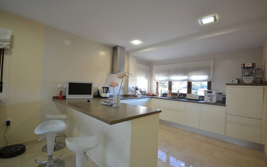 Будинок в Альбасете 350 кв.м з приватним басейном та терасою