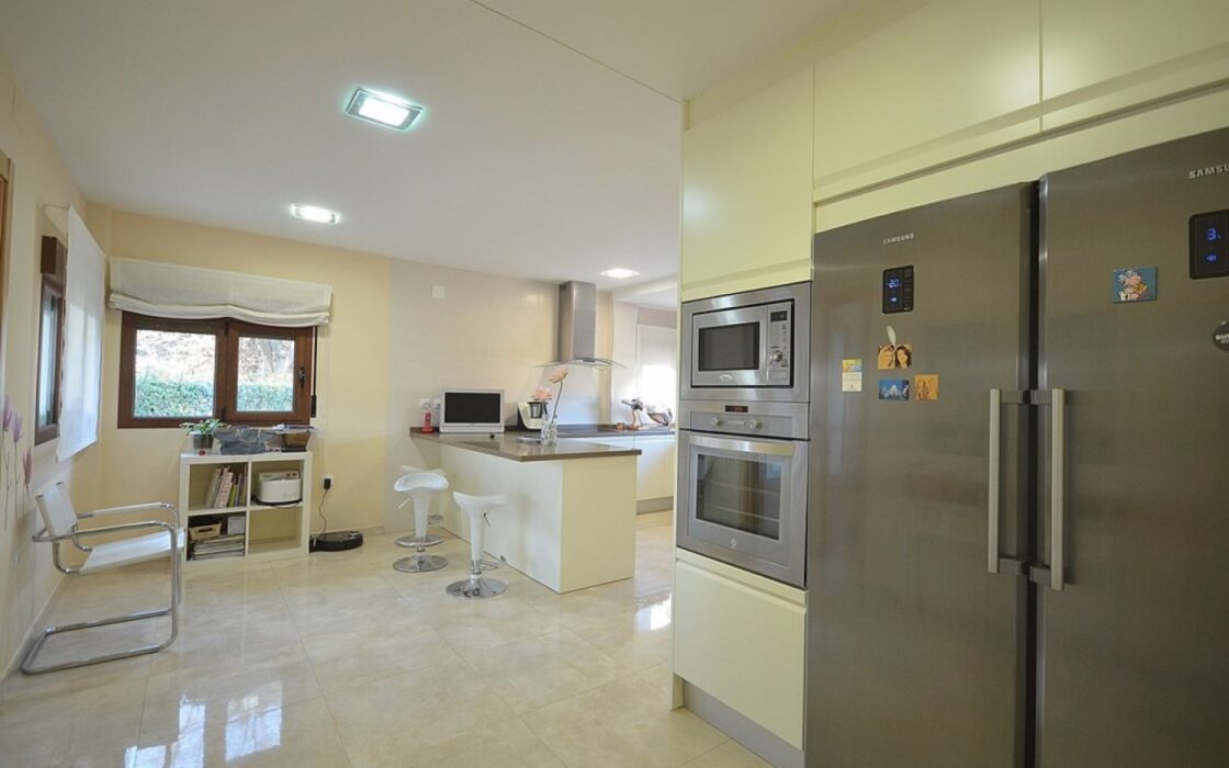 Будинок в Альбасете 350 кв.м з приватним басейном та терасою