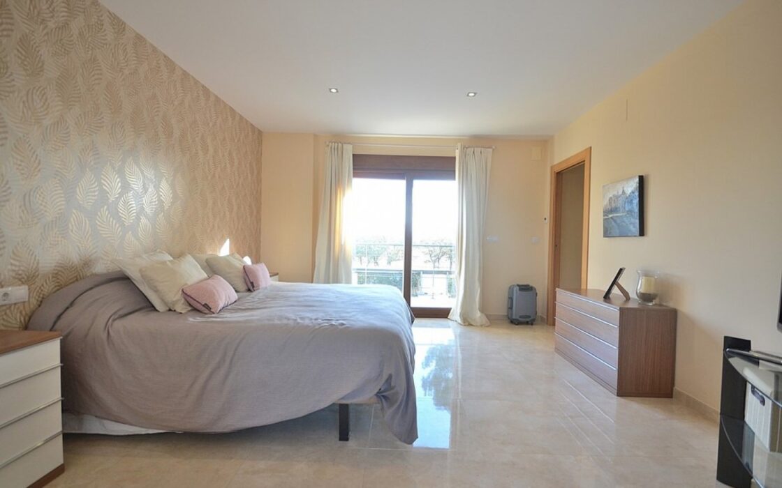 Будинок в Альбасете 350 кв.м з приватним басейном та терасою