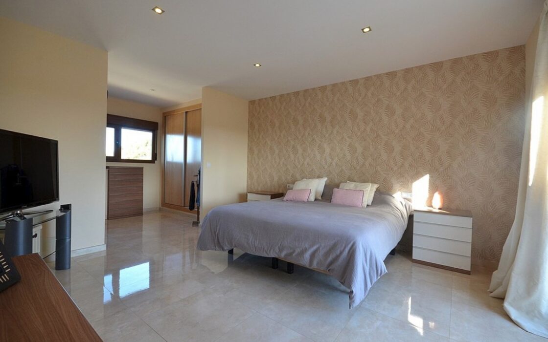 Будинок в Альбасете 350 кв.м з приватним басейном та терасою