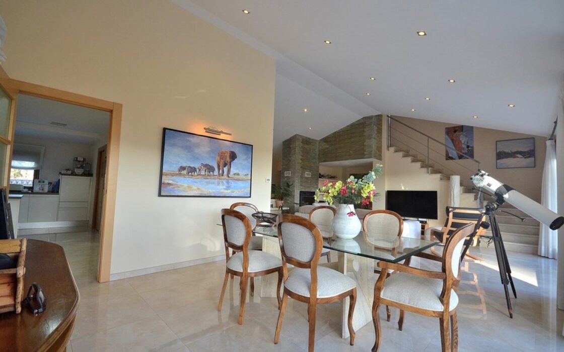 Будинок в Альбасете 350 кв.м з приватним басейном та терасою