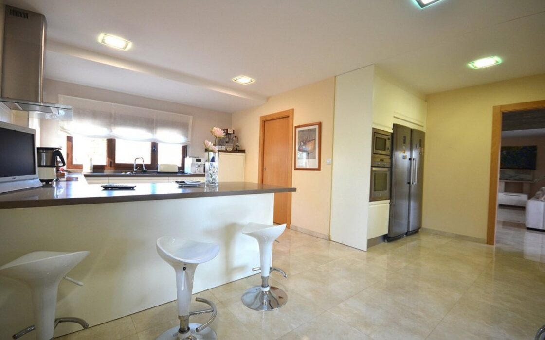 Будинок в Альбасете 350 кв.м з приватним басейном та терасою