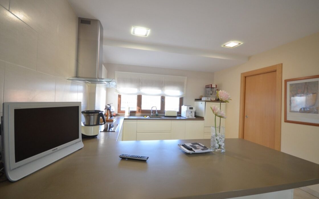 Будинок в Альбасете 350 кв.м з приватним басейном та терасою