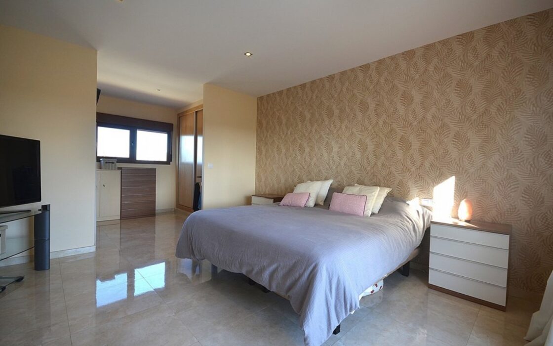 Будинок в Альбасете 350 кв.м з приватним басейном та терасою