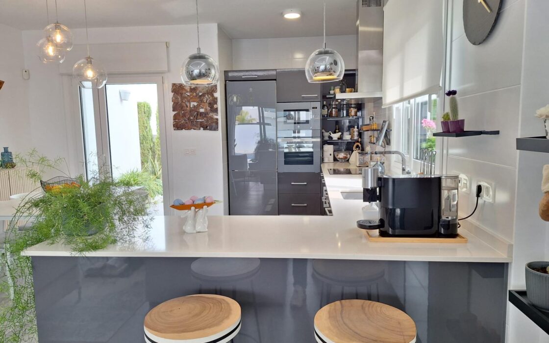 Дом в Benijofar 123 кв.м с частным бассейном у моря