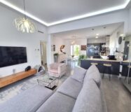 Дом в Benijofar 123 кв.м с частным бассейном у моря