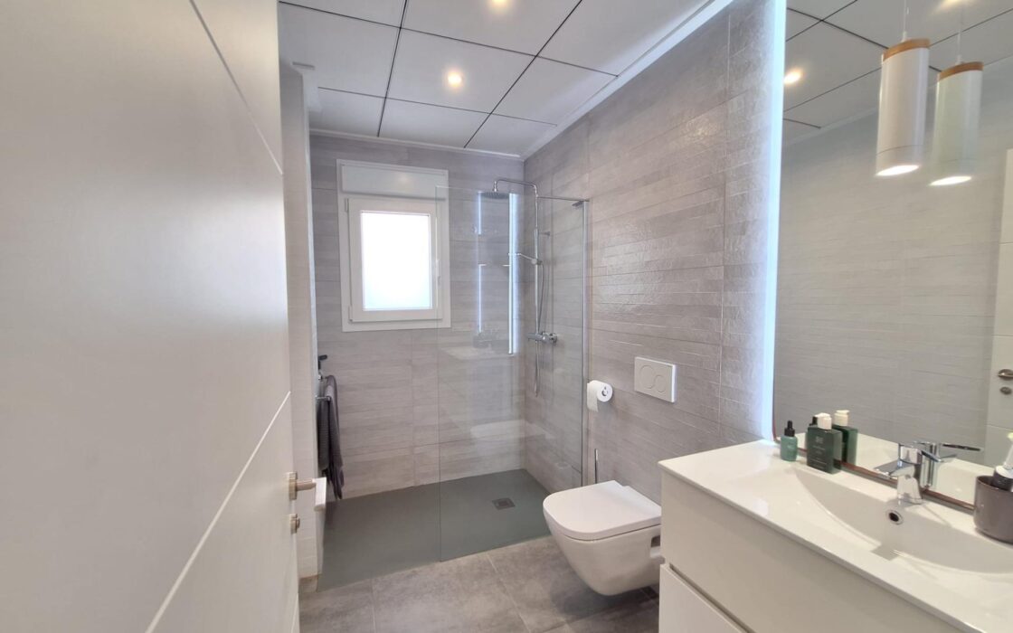 Дом в Benijofar 123 кв.м с частным бассейном у моря