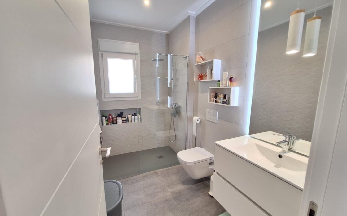 Дом в Benijofar 123 кв.м с частным бассейном у моря