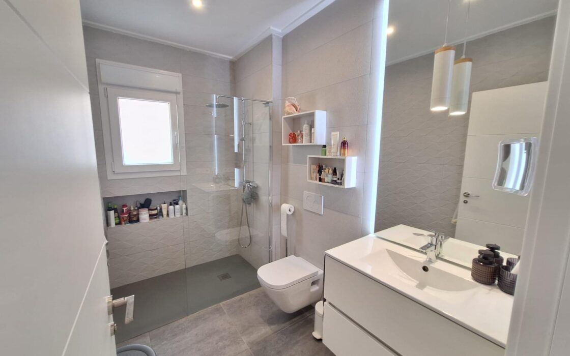 Дом в Benijofar 123 кв.м с частным бассейном у моря