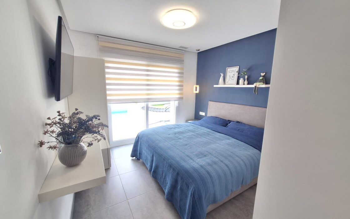 Дом в Benijofar 123 кв.м с частным бассейном у моря