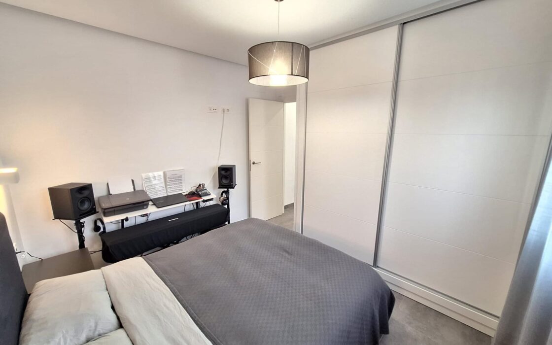 Дом в Benijofar 123 кв.м с частным бассейном у моря