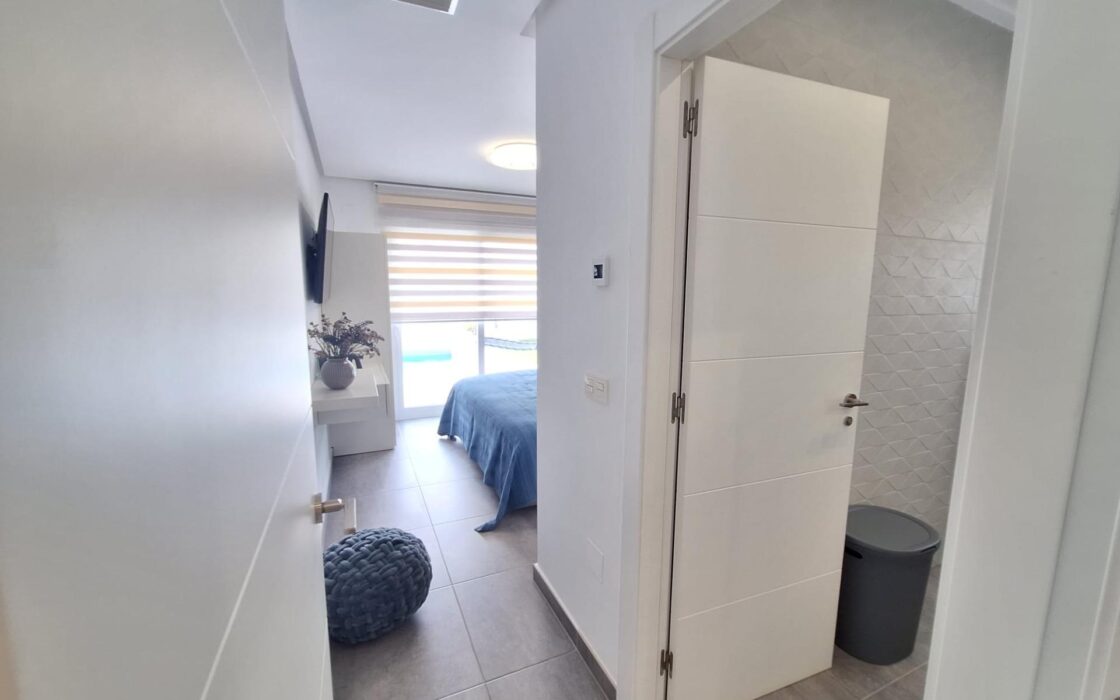 Дом в Benijofar 123 кв.м с частным бассейном у моря